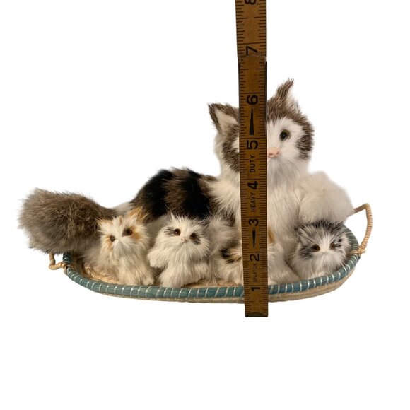 Vintage Basket of Mother Cat 4 Kittens Rabbit Fur Glass eyes - Picture 5 of 6